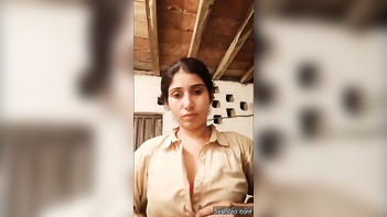Paki Wife Shows Off Her Tight Pussy in steamy update, must see!