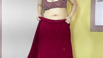 Filthy Desi Milf With Juicy Sex Belly Reveals Her XXX Navel On Cam