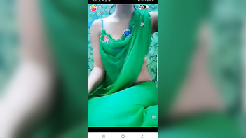 Indian Chick Gets Wild, Finger-Fucking Herself Like a Freaking Pro