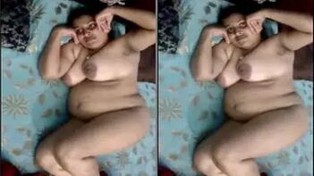 Indian Chick Strips Down, Cursing Up a Storm, Zero fucks Given About the Cam