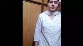 Paki Babe Strips Down and Shows Off Her Juicy Pussy in Raw HD Action