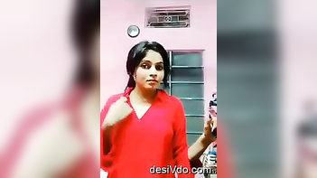 Chick Boos and Shows Her Pussy in HD - Damn That's Some Tight Pussy Right There