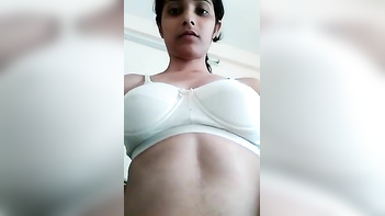 Indian Babe With Athletic Body and Juicy Tits Exposed on Camera