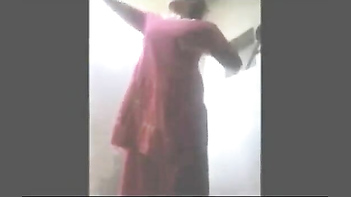 Damn Hot Razia Bhabhi Showering, Soaking Wet and Totally Nailing It