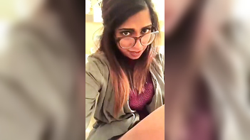 Desi Bitch Furiously Fingers Her Wet Pussy Till She Screams and Creams.