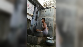 Horny Desi Bitch Fucks Herself Silly Sending XXX Clips to Her Man.