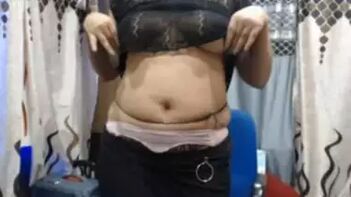 Busty Desi Bhabi Gets Her Big Boobs Bouncing on Webcam.
