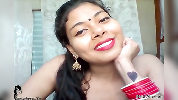 Fapworthy Desi Tamil Bhabhi Furiously Fingering Her Wet Pussy Live on Webcam.