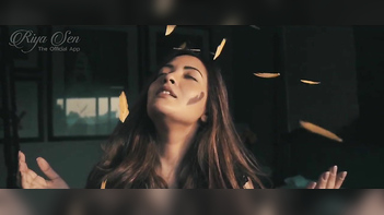 Watch This Fucking Hot Babe Riya Sen Suck Dick Like a Pro in HD