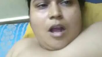 Damn Hot Desi Bhabi Fingering Like a Fucking Pro