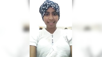 Hot Sri Lankan Babe Rubs Her Wet Pussy in Selfie Vid.