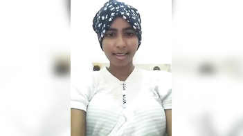 Hot Sri Lankan Babe Rubs Her Wet Pussy in Selfie Vid.