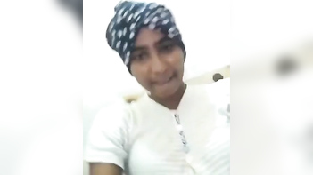 Hot Sri Lankan Babe Rubs Her Wet Pussy in Selfie Vid.