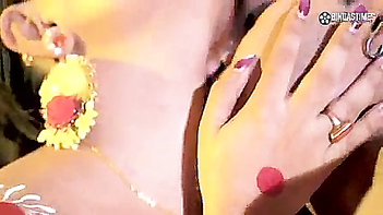 Sexy Indian Babe Talks Dirty in Hindi While Getting Fucked Hard in MMS