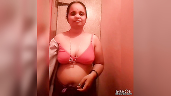 Indian Tamil Bhabhi's Wild MMS Vids - Fiery Fucking and Sucking Action!