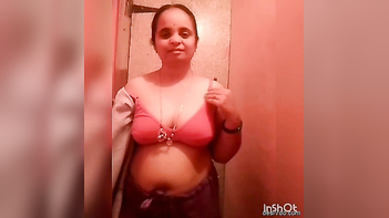 Indian Tamil Bhabhi's Wild MMS Vids - Fiery Fucking and Sucking Action!