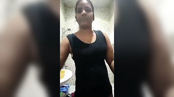 Bitchy Desi Beauty Strips and Teases in Wild Sex Show on XXX Camera