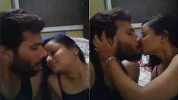 Desi Babe Begs Bearded Stud to Ravish Her XXX Lips While Posing On Camera