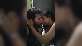 Desi Babe Begs Bearded Stud to Ravish Her XXX Lips While Posing On Camera