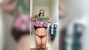 Hot Milf Gets Naked and Shows Off Her Perfect Tits in Selfie.