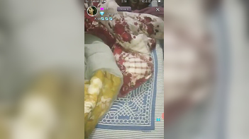 Desi Bitch Flashing Tits and Pussy Live, Getting Wet and Wild on Camera!