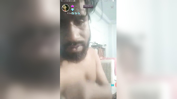 Desi Bitch Flashing Tits and Pussy Live, Getting Wet and Wild on Camera!