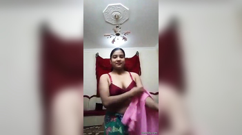 This Horny Bangladeshi Bhabi Get Naughty for Her Husband on Valentine's Day!