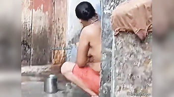 Indian Chick's Unaware Nude Show Caught by Neighbor's Rapid Camera Spins.