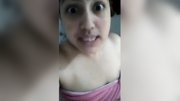 Paki Chudai Chick Yanks Towel Down, Flaunts XXX Boobs to Horny Viewers