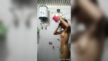 Fap-Worthy Desi Babe Gets Soaking Wet and Fingers Her Juicy Pussy Hard