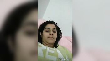 Fiery Indian Babe Flaunts Her Tempting XXX Boobs and Gets Wild on Camera.