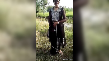 This Indian Babe Flash Her Juicy Natural Tits Outdoors on Camera!