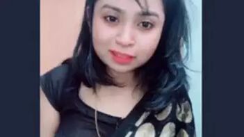Indian Babe Shows Off Her Tight Pussy in Viral TikTok Video 2