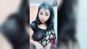 Indian Babe Shows Off Her Tight Pussy in Viral TikTok Video 2