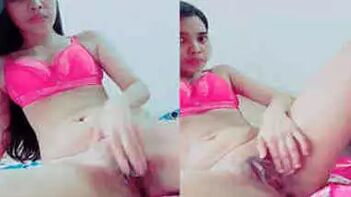 Desi Babe Furiously Fingers Her Wet Pussy in XXX Masturbation Video.