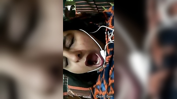 Jerking Off to Indian Mom's Wet Pussy - Horny Lad's Wild Orgasm.
