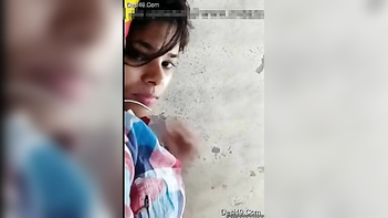 Attractive Desi Girl Teases and Flashes Her XXX Boobs on the Bed