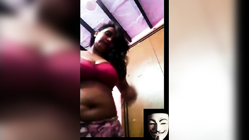 This Filthy Sonia Randi Dance - New Dehli Aunty Bhabhi Gets Wild and Wet!