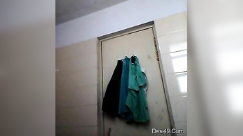 Nasty Desi Slut Brings Camera to Bathroom, Flaunts Her Hot Bod in Steamy Vid.