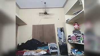 Amateur Indian Girl Unwillingly Flashes Perfect Tits While Changing