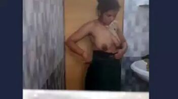 This Desi Bhabi Get Soaking Wet and Wild in Her Steamy Nude Bath Video!
