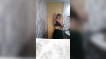 This Desi Bhabi Get Soaking Wet and Wild in Her Steamy Nude Bath Video!