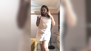 Desi Babe With Amazing XXX Tits Dances Naked After Shower on Camera.