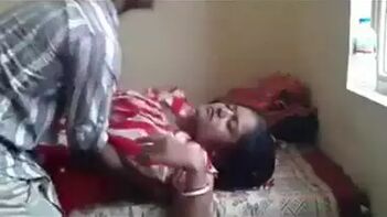 Village Bhabhi Gets Pounded by Horny Tenant in Steamy Tamil Sex Movie Action!