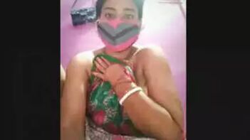 Desi Bhabhi Shows Off Her Curves in Live Adult Vids, Sucking Dick Like a Pro
