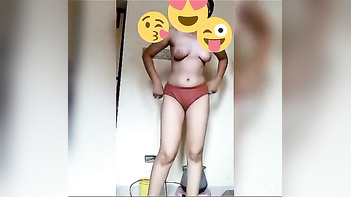 Indian MILF Strip Naked and Flaunt Her XXX Boobs to Horny Sex Viewers