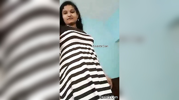 Horny Indian Slut Home Alone Gives Her Pussy a Hard Fucking for BF's Video.