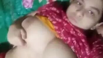 This Fucking Gorgeous Desi Slut Flaunting Her Huge Juicy Tits on Camera!
