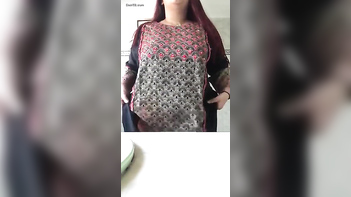 Damn Hot Desi Bhabi Flashing Her Freaking Huge Titties on Selfie Cam