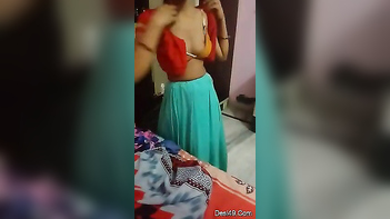 Fiery Indian Babe Flashes Perfect Titties While Getting Dressed in Bedroom